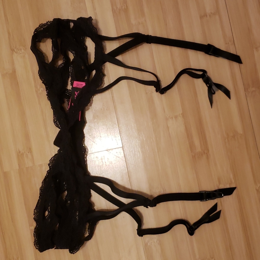 Black garter